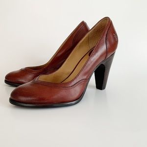 FRYE Cognac Brown Stitched Detail Leather Round Toe Heel